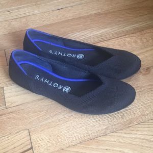 Black Rothy’s Flats
